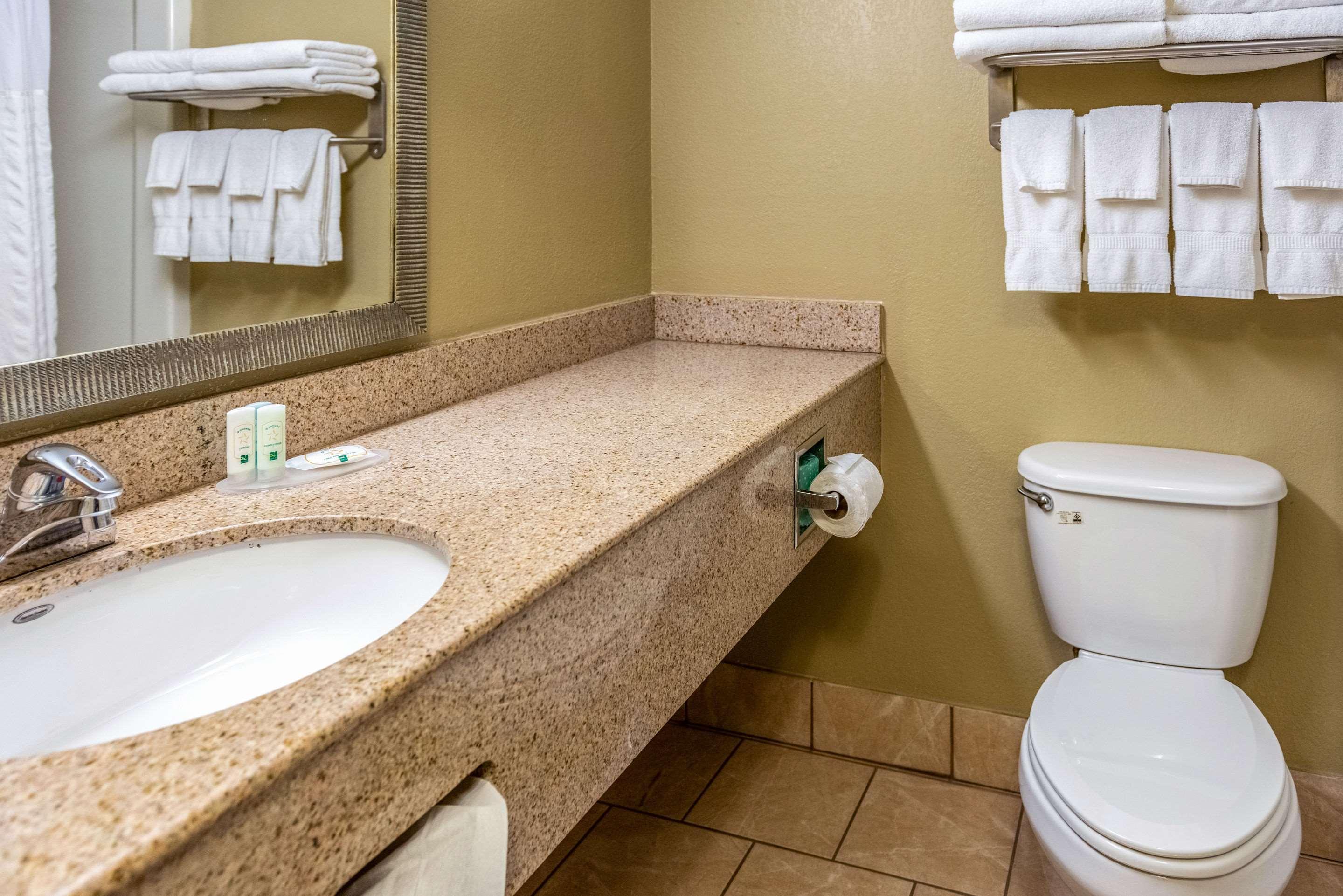 Quality Inn & Suites Seville Εξωτερικό φωτογραφία