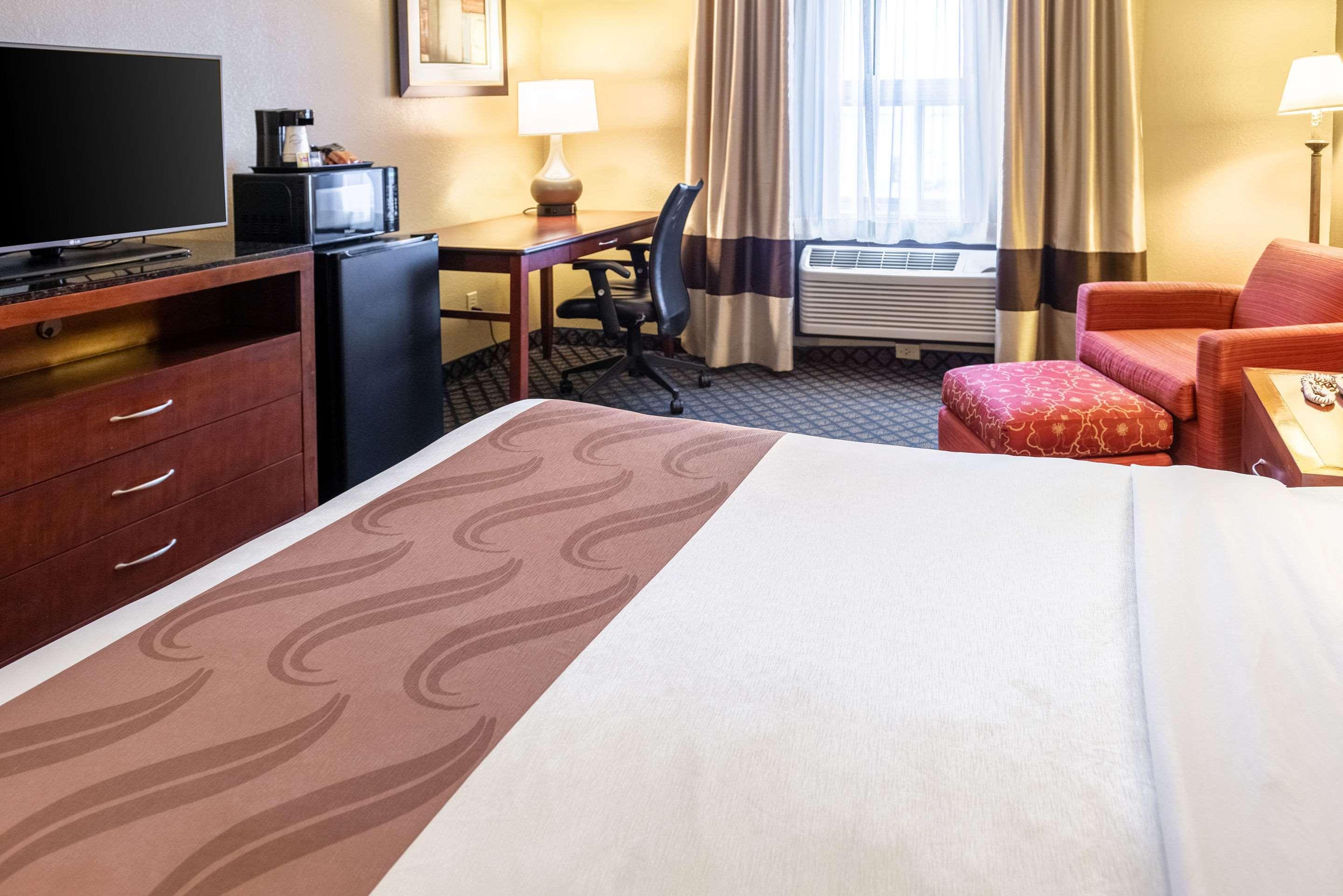 Quality Inn & Suites Seville Εξωτερικό φωτογραφία