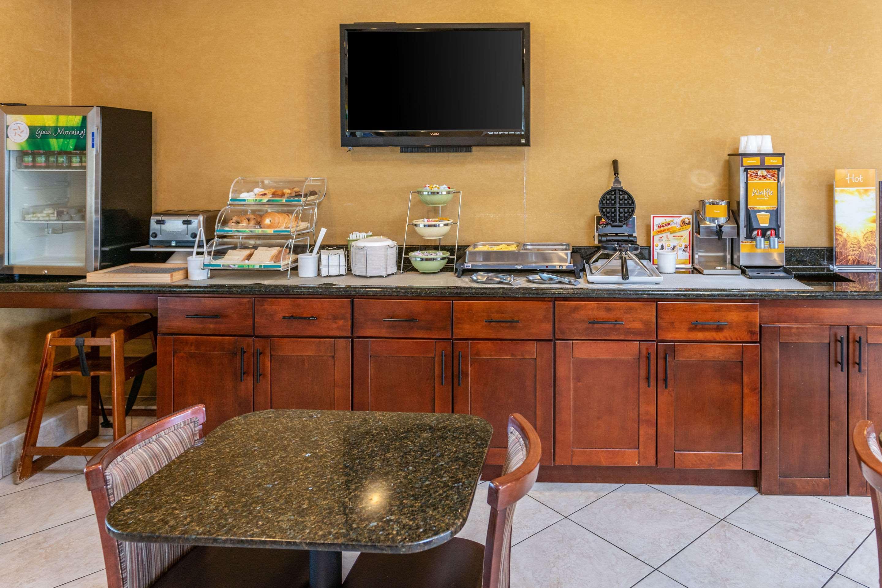 Quality Inn & Suites Seville Εξωτερικό φωτογραφία