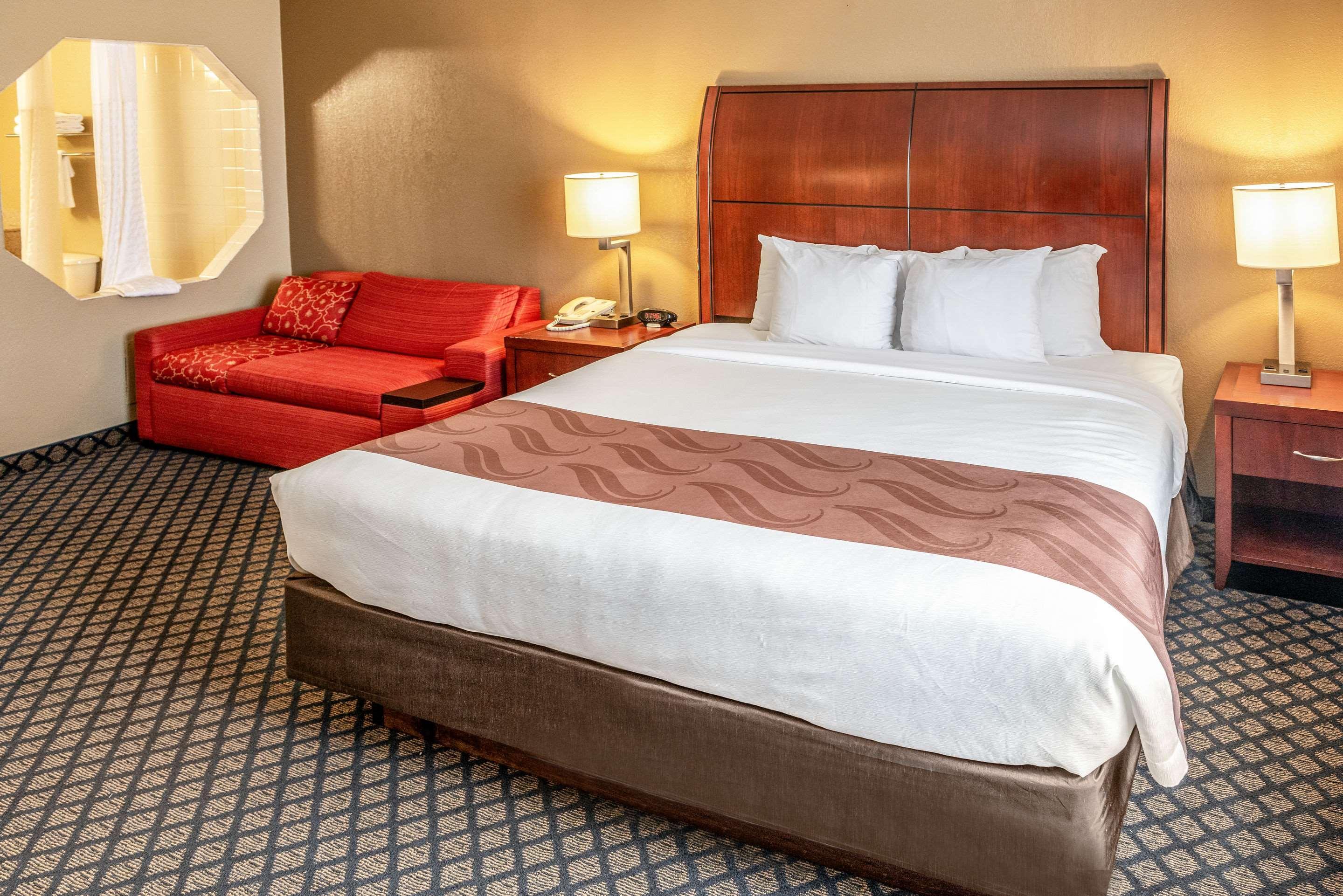 Quality Inn & Suites Seville Εξωτερικό φωτογραφία