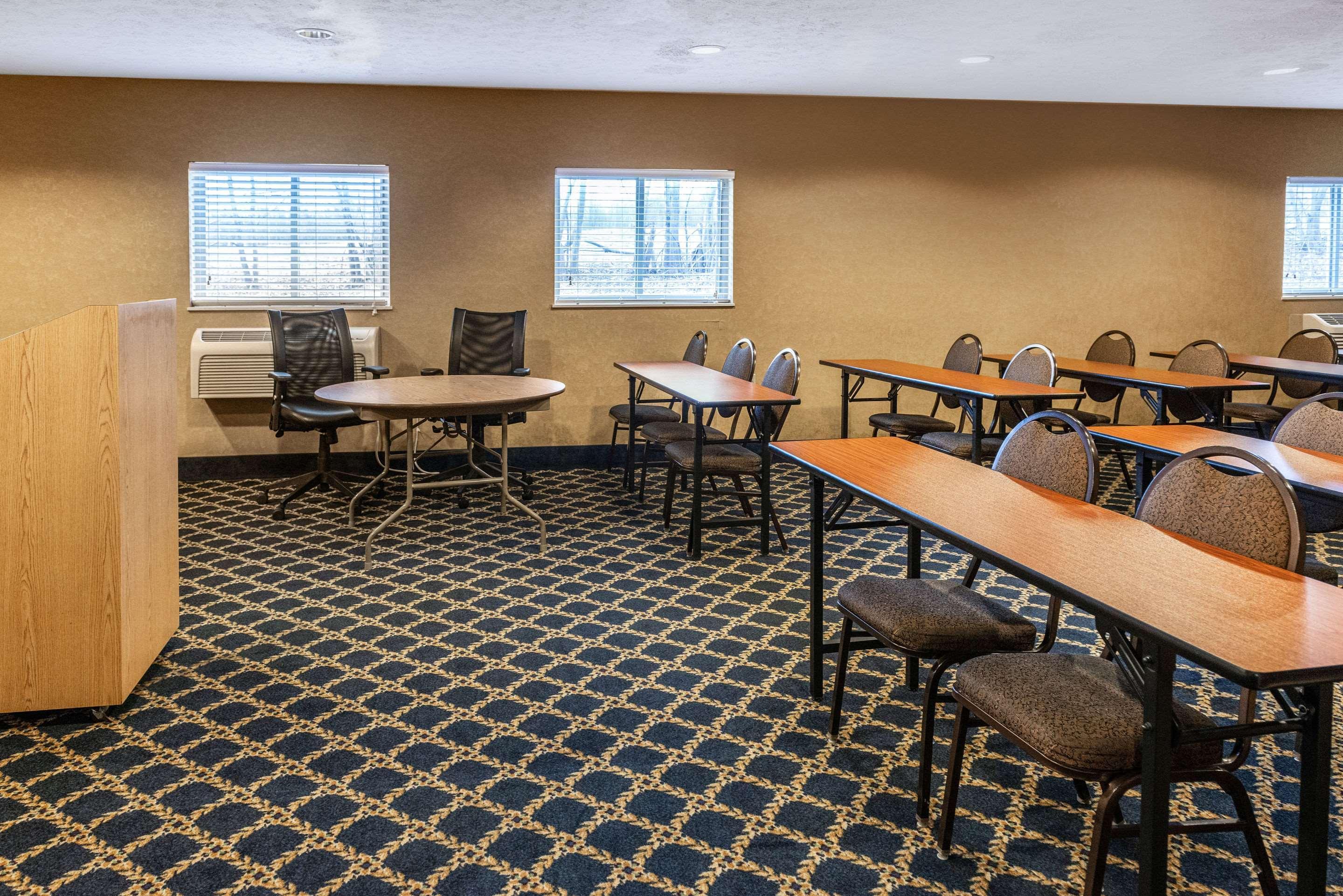 Quality Inn & Suites Seville Εξωτερικό φωτογραφία