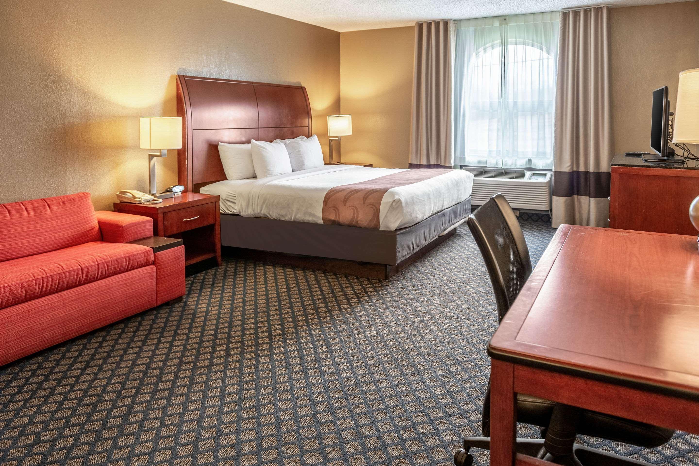 Quality Inn & Suites Seville Εξωτερικό φωτογραφία