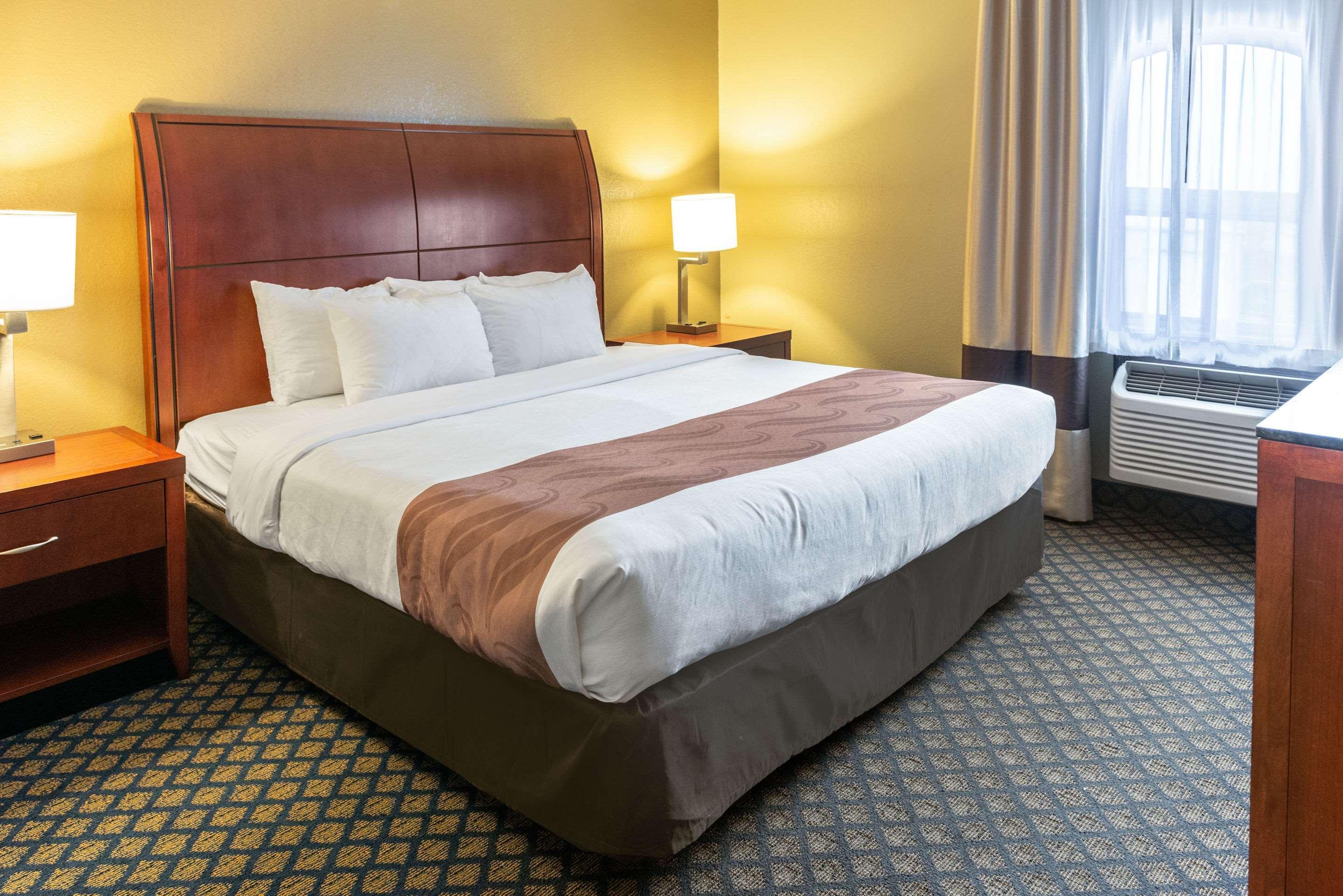 Quality Inn & Suites Seville Εξωτερικό φωτογραφία