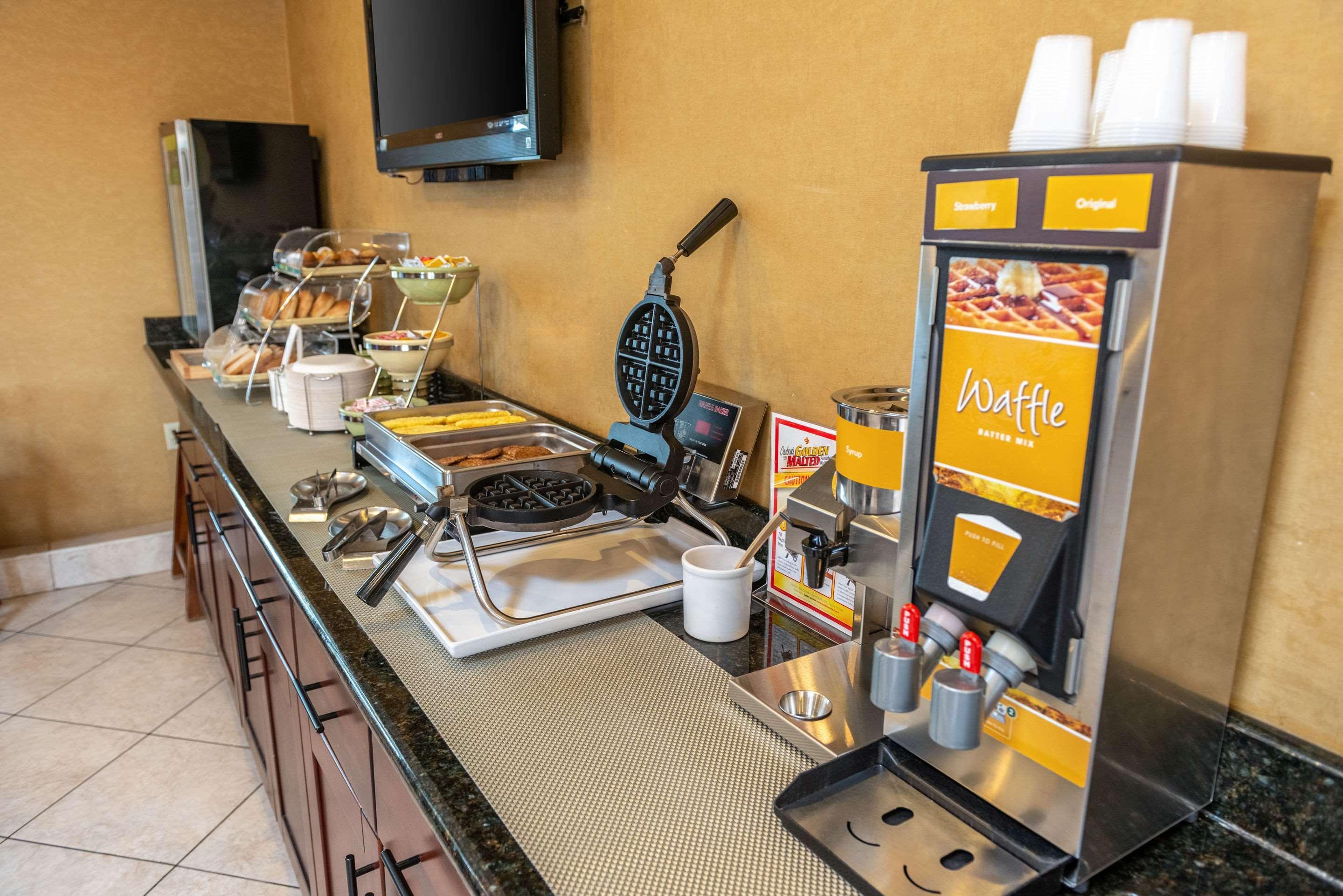 Quality Inn & Suites Seville Εξωτερικό φωτογραφία