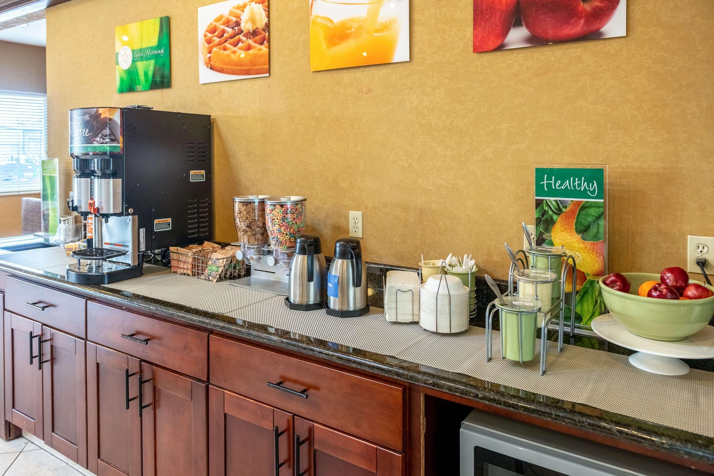 Quality Inn & Suites Seville Εξωτερικό φωτογραφία