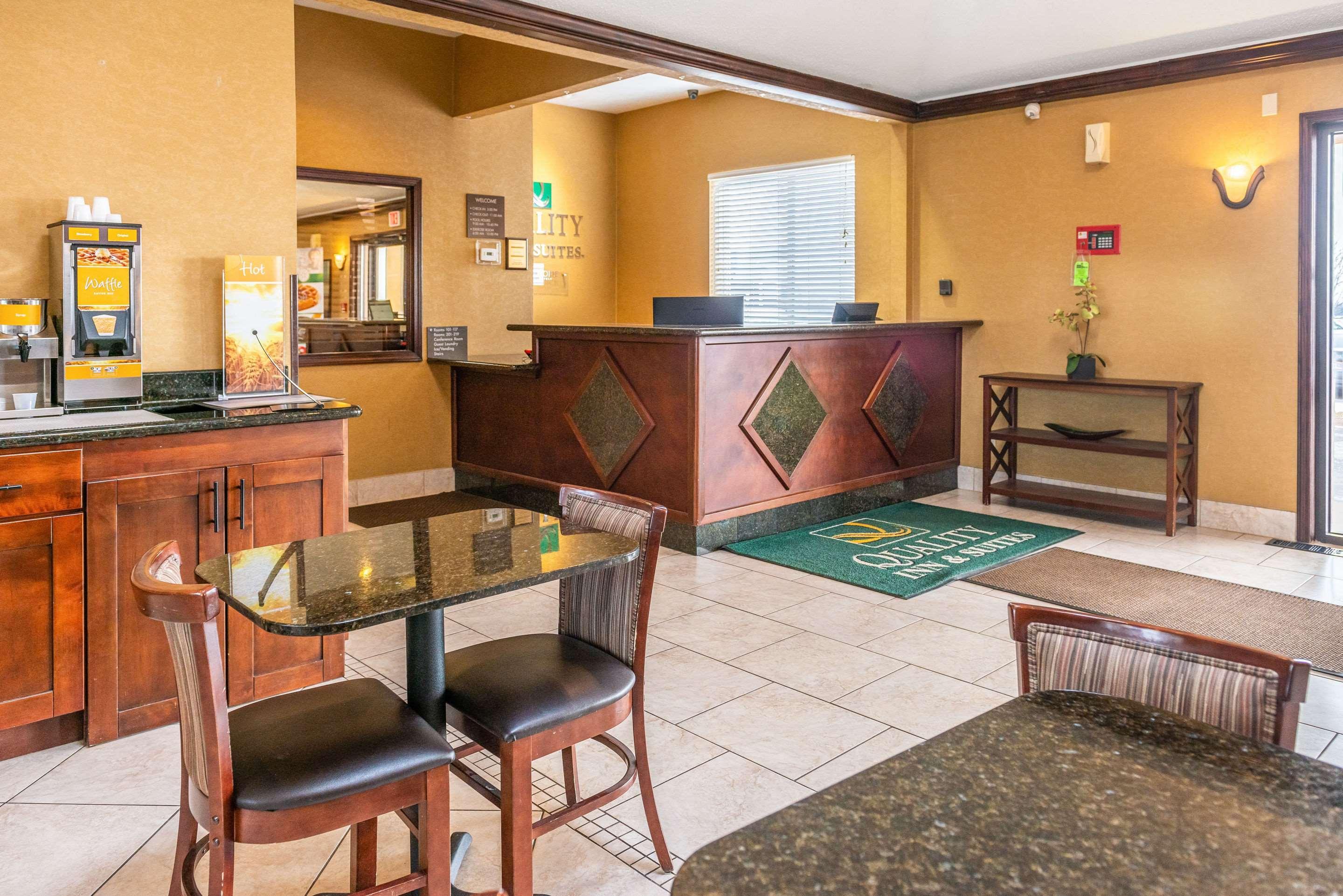 Quality Inn & Suites Seville Εξωτερικό φωτογραφία