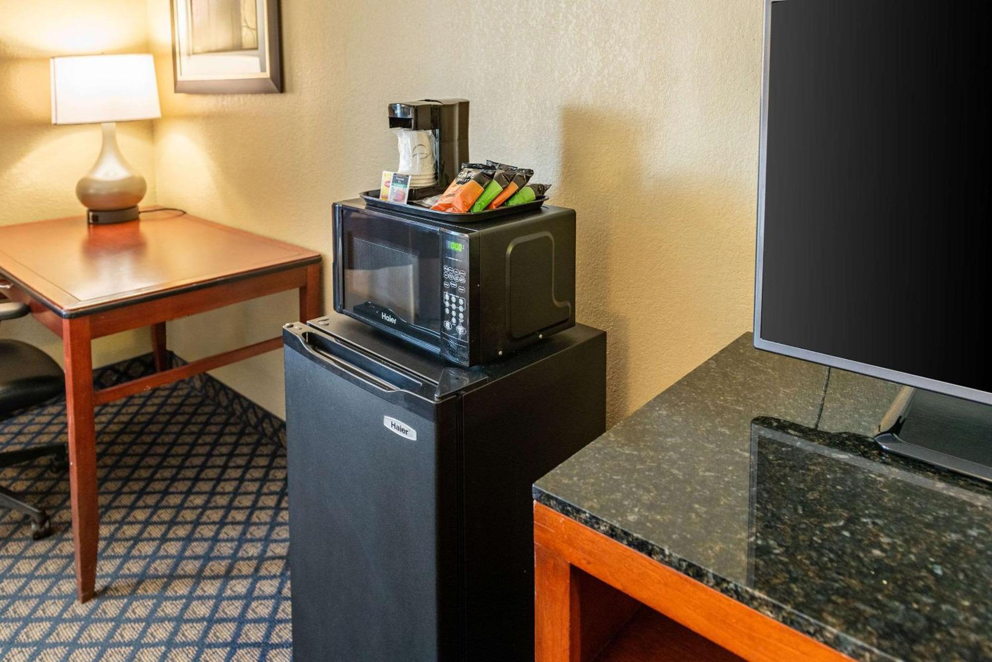 Quality Inn & Suites Seville Εξωτερικό φωτογραφία