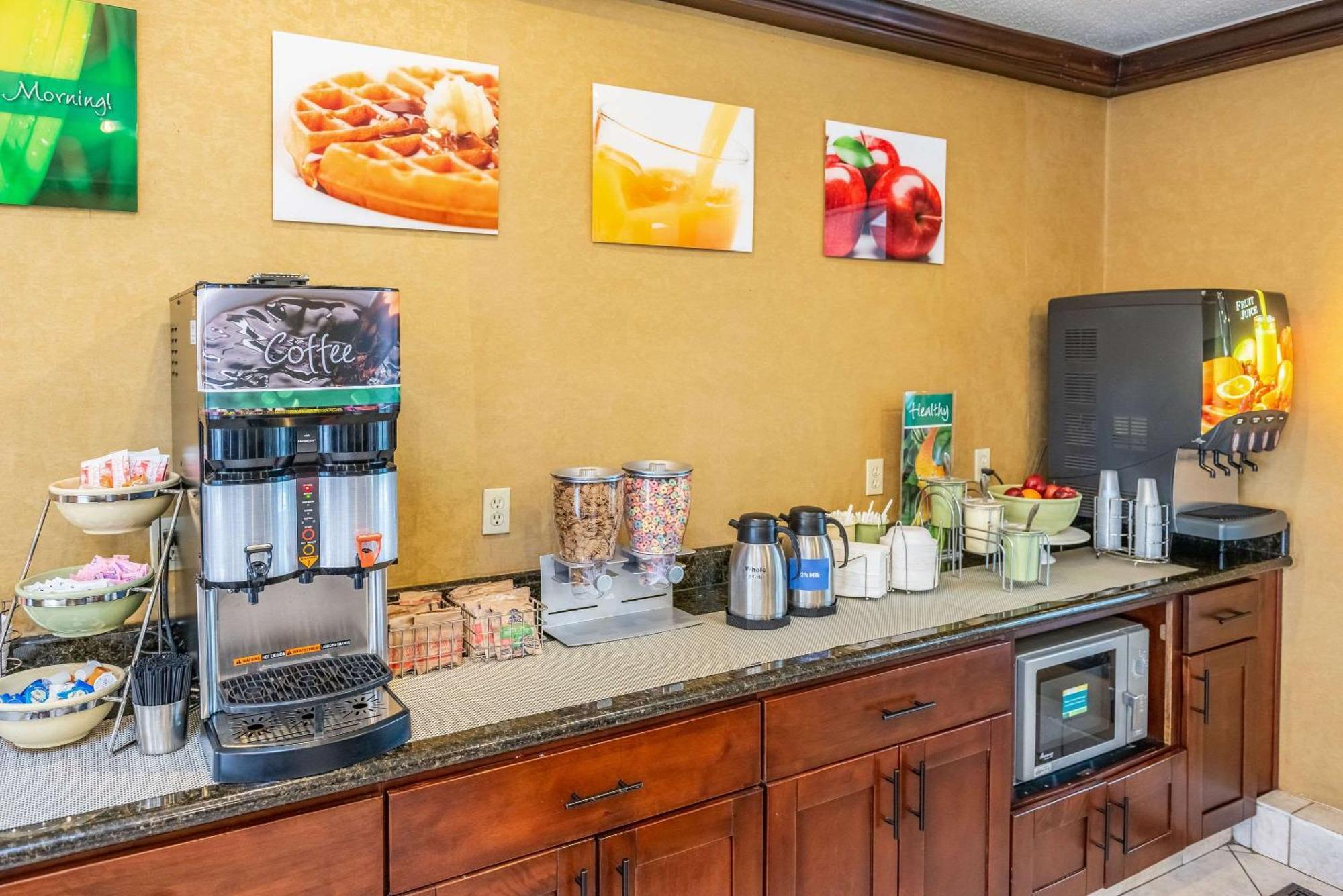Quality Inn & Suites Seville Εξωτερικό φωτογραφία