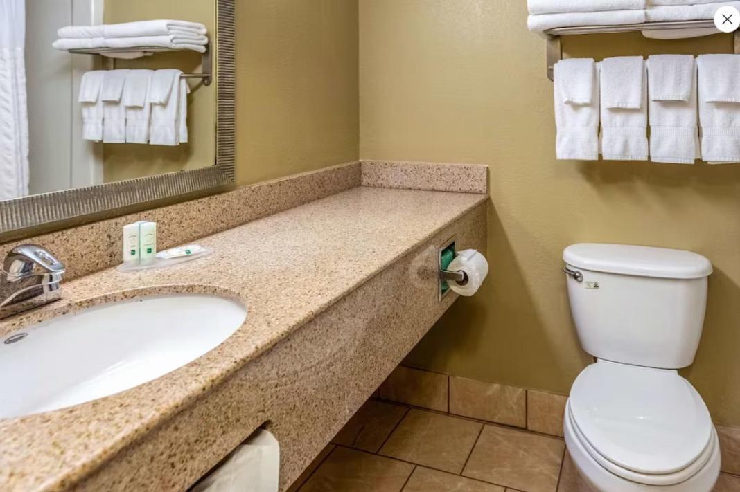 Quality Inn & Suites Seville Εξωτερικό φωτογραφία