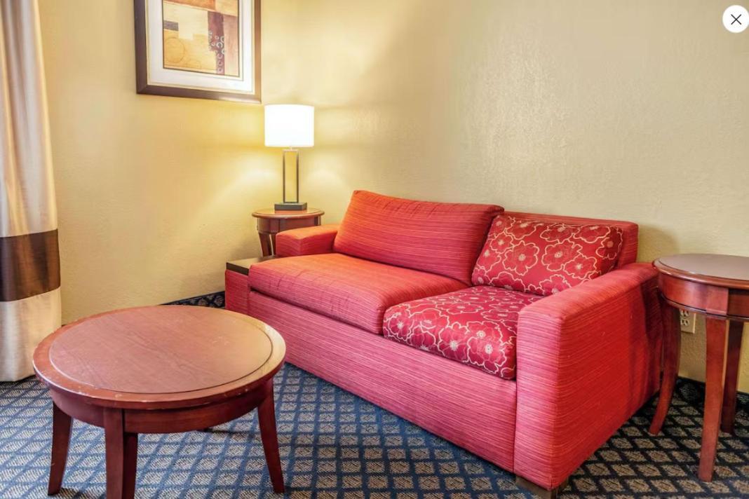 Quality Inn & Suites Seville Εξωτερικό φωτογραφία