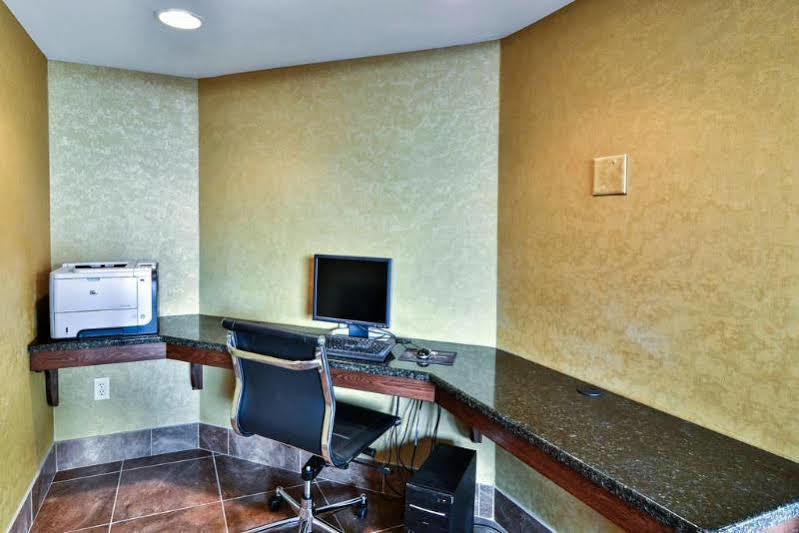 Quality Inn & Suites Seville Εξωτερικό φωτογραφία